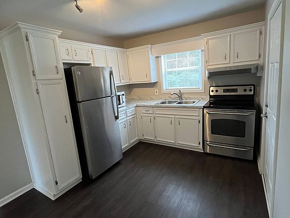 3rd image of 314 Snowden Dr