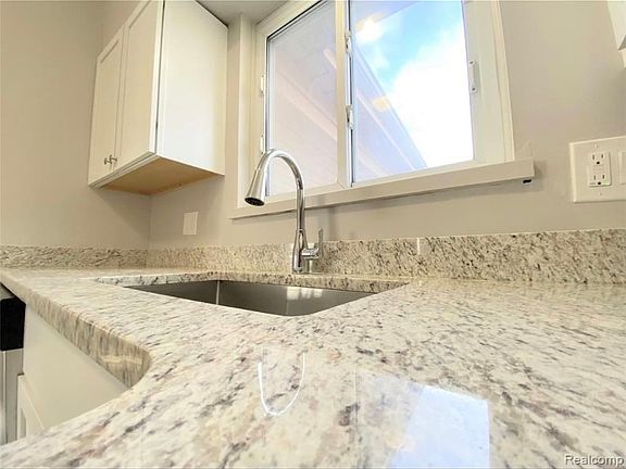5th image of 22837 Sunnyside St