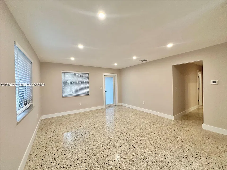 10302 NW 35th Ct