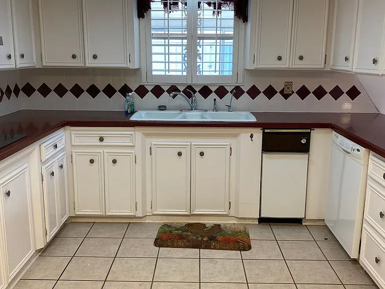 1702 Bonham Ave — Photo 9