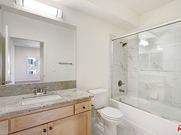 4th image of 12132 Hart St