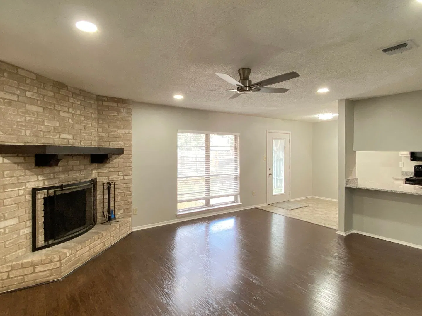3 Bedroom | 2 Bath | 2 Car Garage near Clark High School! Move in Ready! — Photo 3