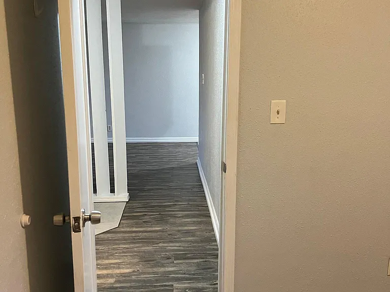 1729 Houston Ave — Photo 10