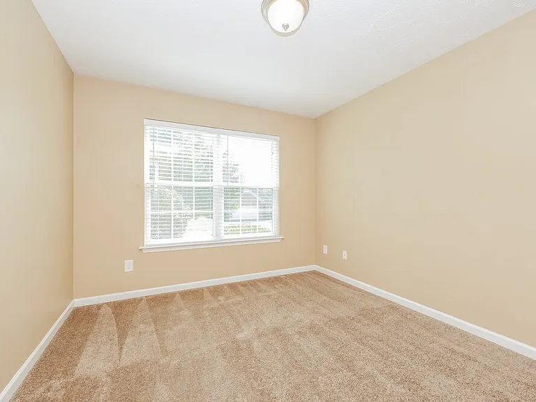 305 Sarna Dr — Photo 12