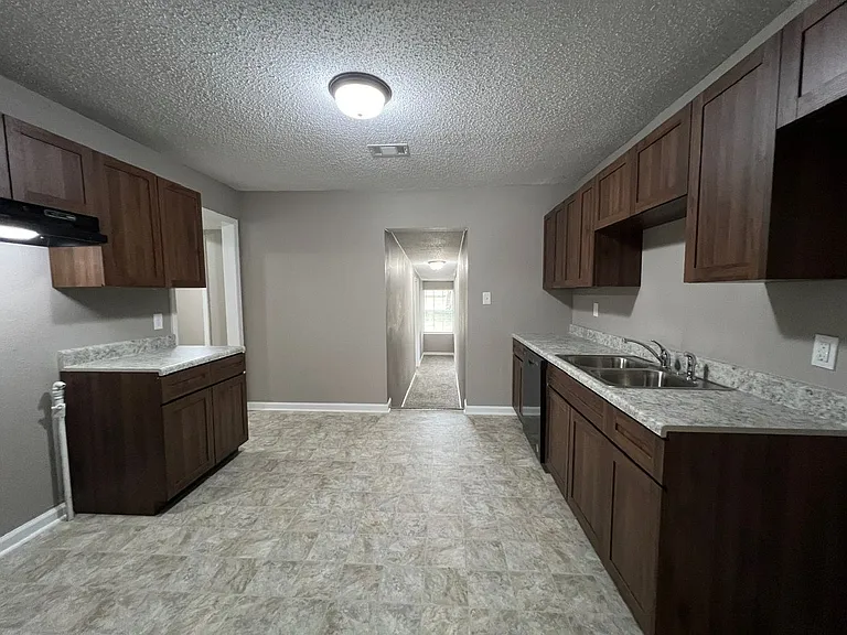 3614 Hallbrook St — Photo 3