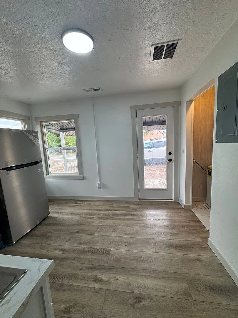 Newly Remodeled 2 Bed, 1 Bath Single Family Home Great Location! — Photo 3