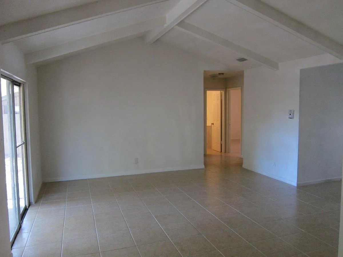 3 bed, 1100 sqft, $1,725 — Photo 4