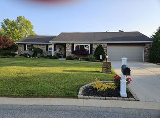 878 Solarlight Dr, York, PA 17402