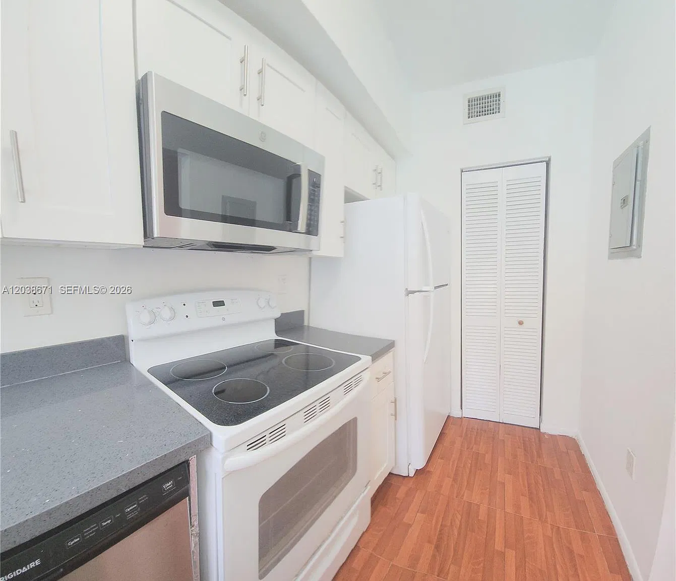 Sunset Palm Villas Condo — Photo 2