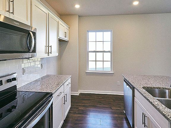 5th image of 1013 Riverstone Drive
