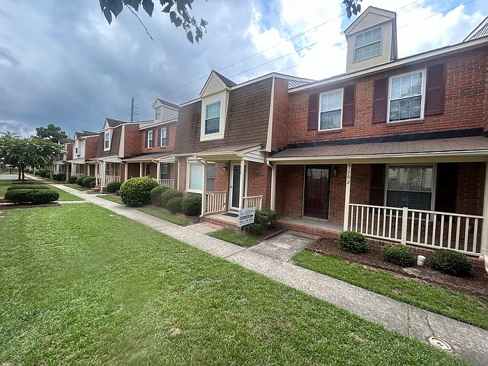 1st image of 940 Glenn St APT 702