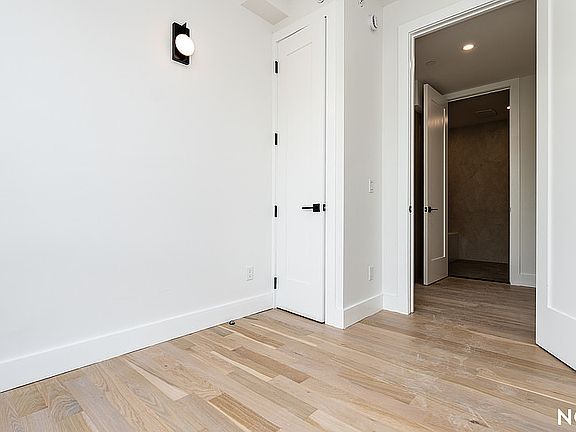5th image of 193 Graham Ave #5T