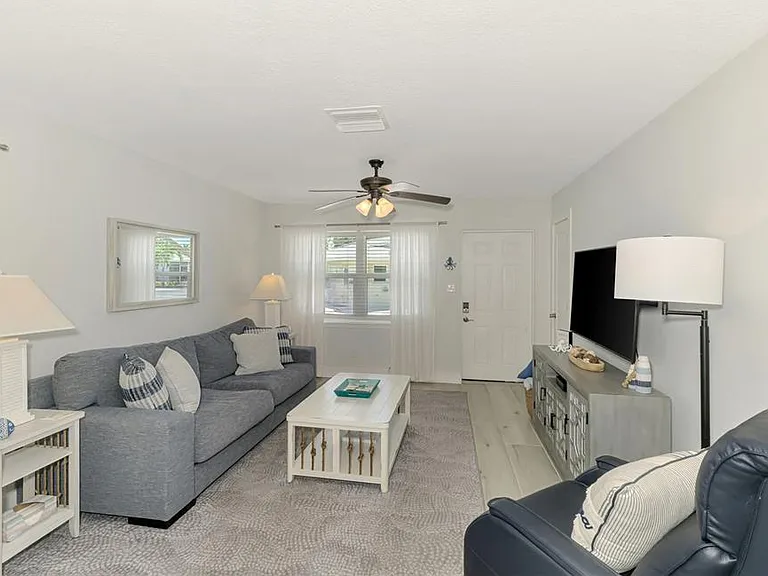 1137 N Moonmist Ct #L-7 — Photo 3