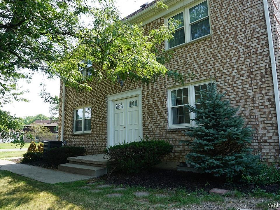 1st image of 90 Carriage Dr APT 8