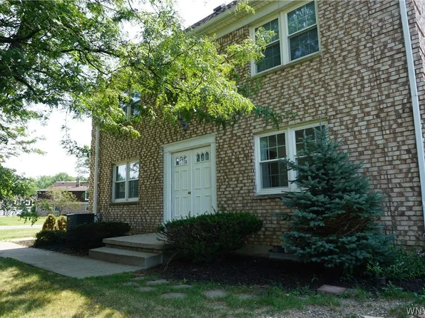 90 Carriage Dr APT 8, Orchard Park, NY 14127