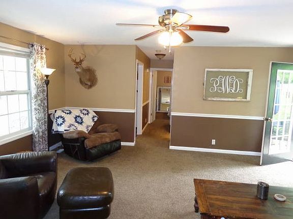 3rd image of 207 Woodland Dr