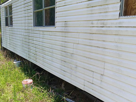 4th image of 147 2ND Way