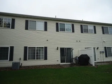 1415 Yorkshire Ln — Photo 15