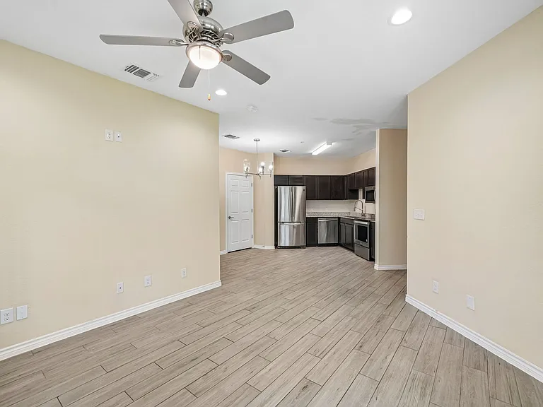 La Marquesa Apartments — Photo 69