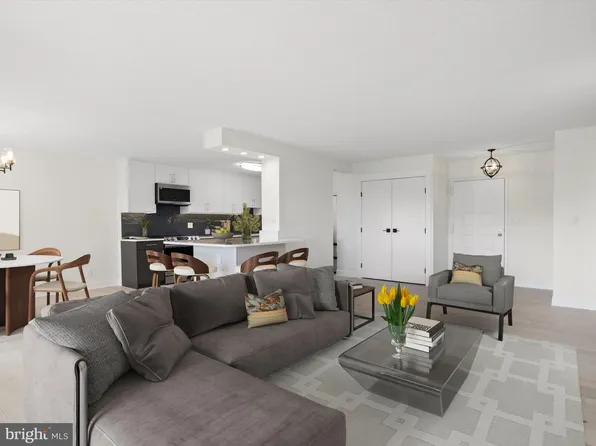 8370 Greensboro Dr APT 907, McLean, VA 22102