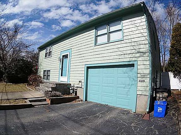 3rd image of 100 Zinnia Dr