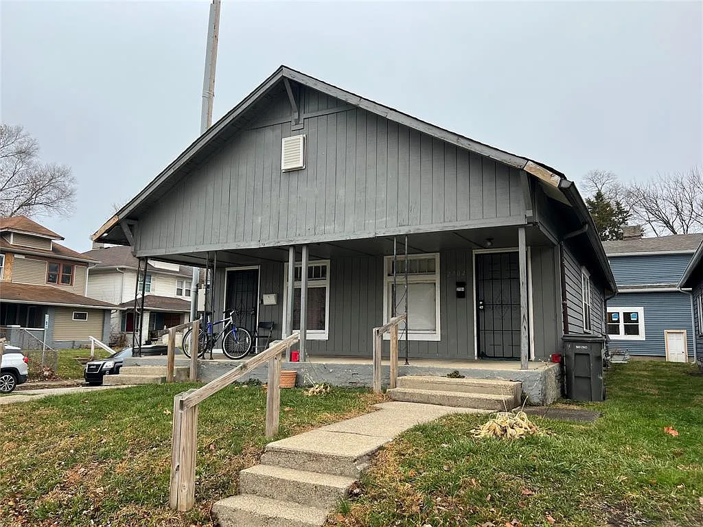 2702 E New York St photo 1