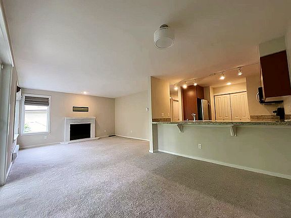 5th image of 11313 NE 128th St APT E204