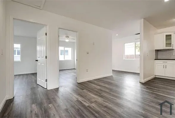 3 bed, 1095 sqft, $3,500 — Photo 2