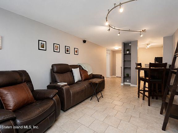 5th image of 1000 Clove Rd APT 9-P