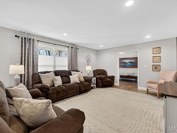 5th image of 309 Wildbrier Dr