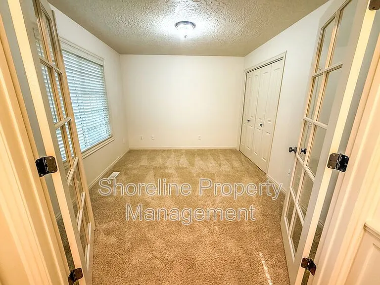 2328 E Satterfield St — Photo 26