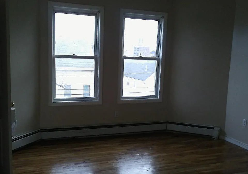 Building Photo 3
