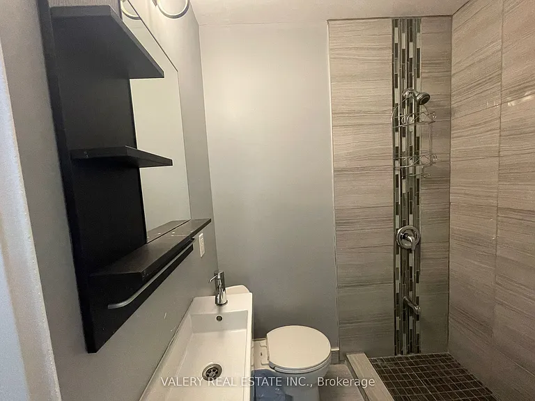 1561 Hurontario St #1 — Photo 24