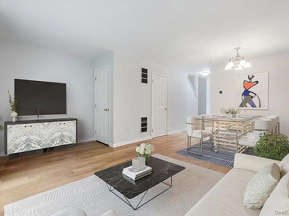 3rd image of 307 Alexandra Court