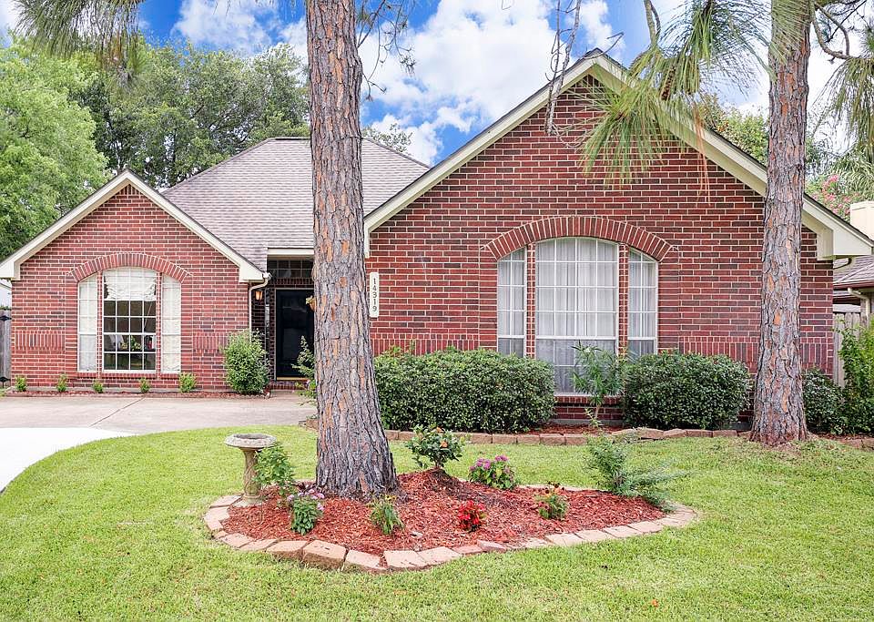 1st image of 14319 Oak Chase Dr
