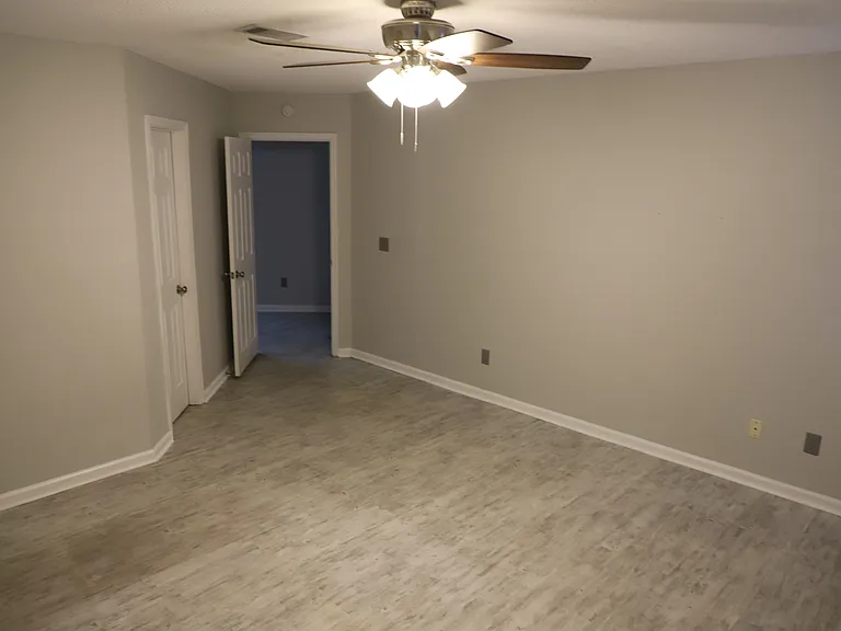 105 E Lakemont Dr — Photo 12