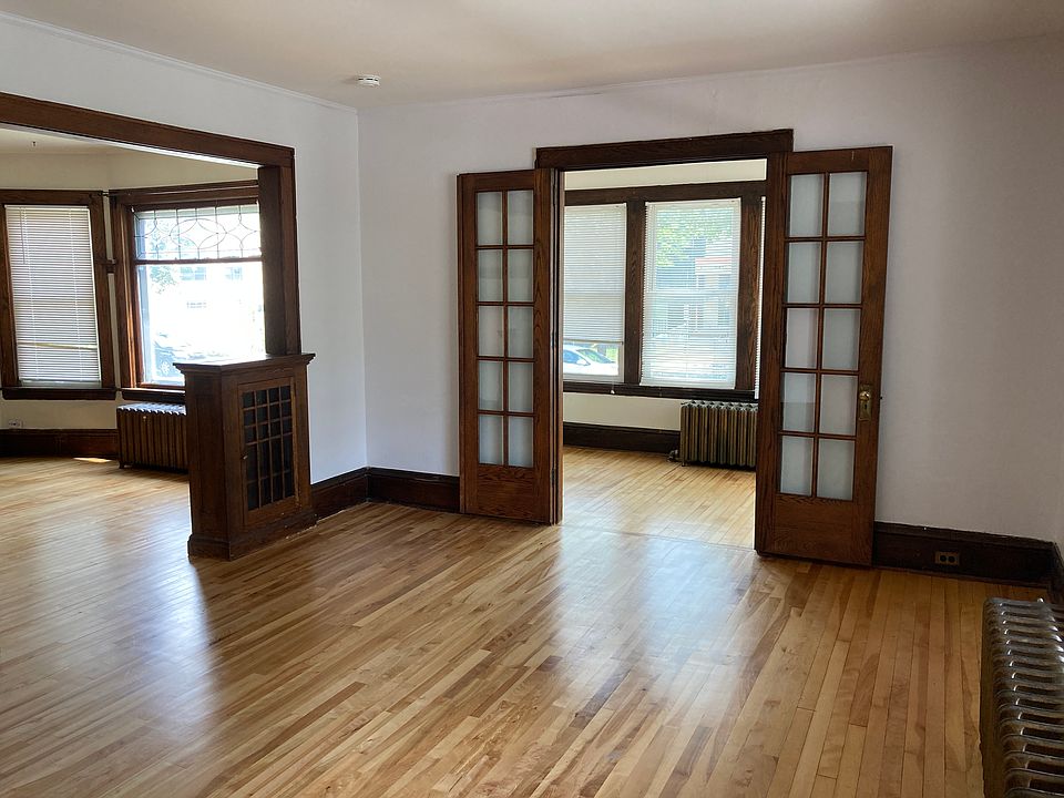 Main room/ entry