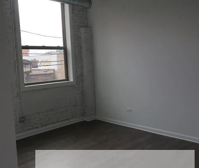 932 W Dakin St #201 — Photo 9