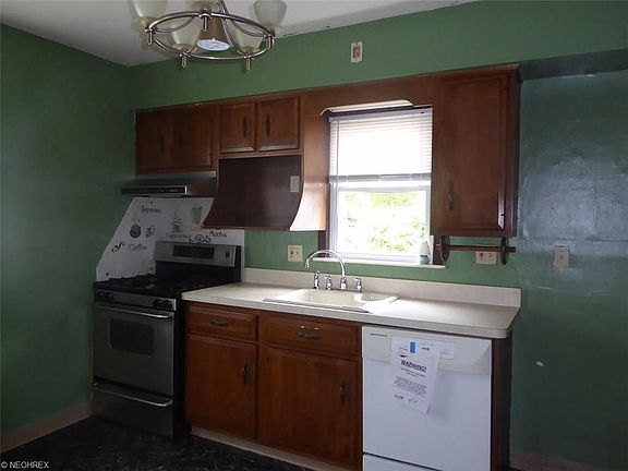 5th image of 391 E 271st St