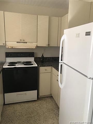 2nd image of 921 SW 7th St APT 6