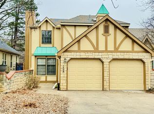 1428 Stone Meadows Dr, Lawrence, KS 66049