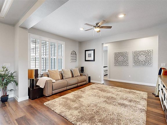 4th image of 890 Meadowlark Drive