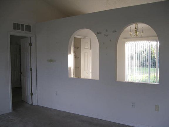 5th image of 65 Butterfield Dr
