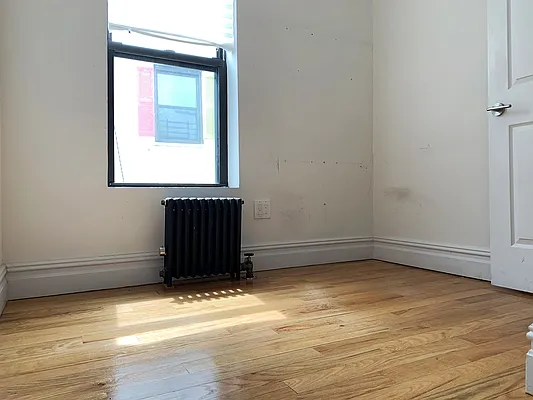 Rented by Hillel Realty Group | media 16
