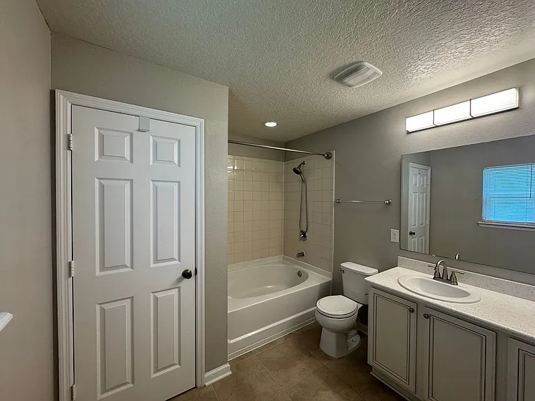 604 Champion Ridge Dr — Photo 9