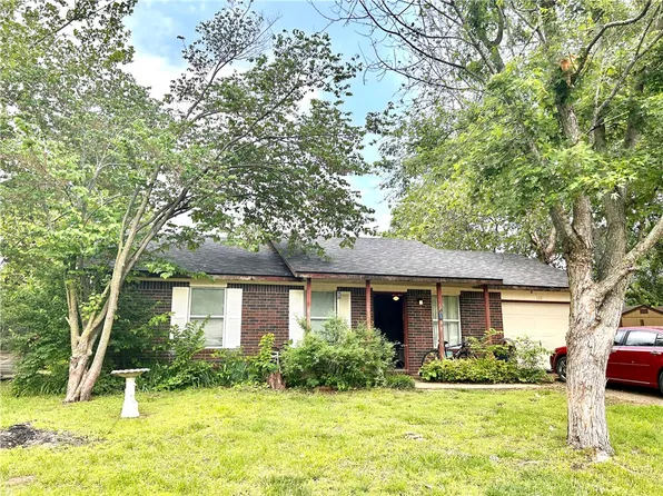 128 N James St, Farmington, AR 72730