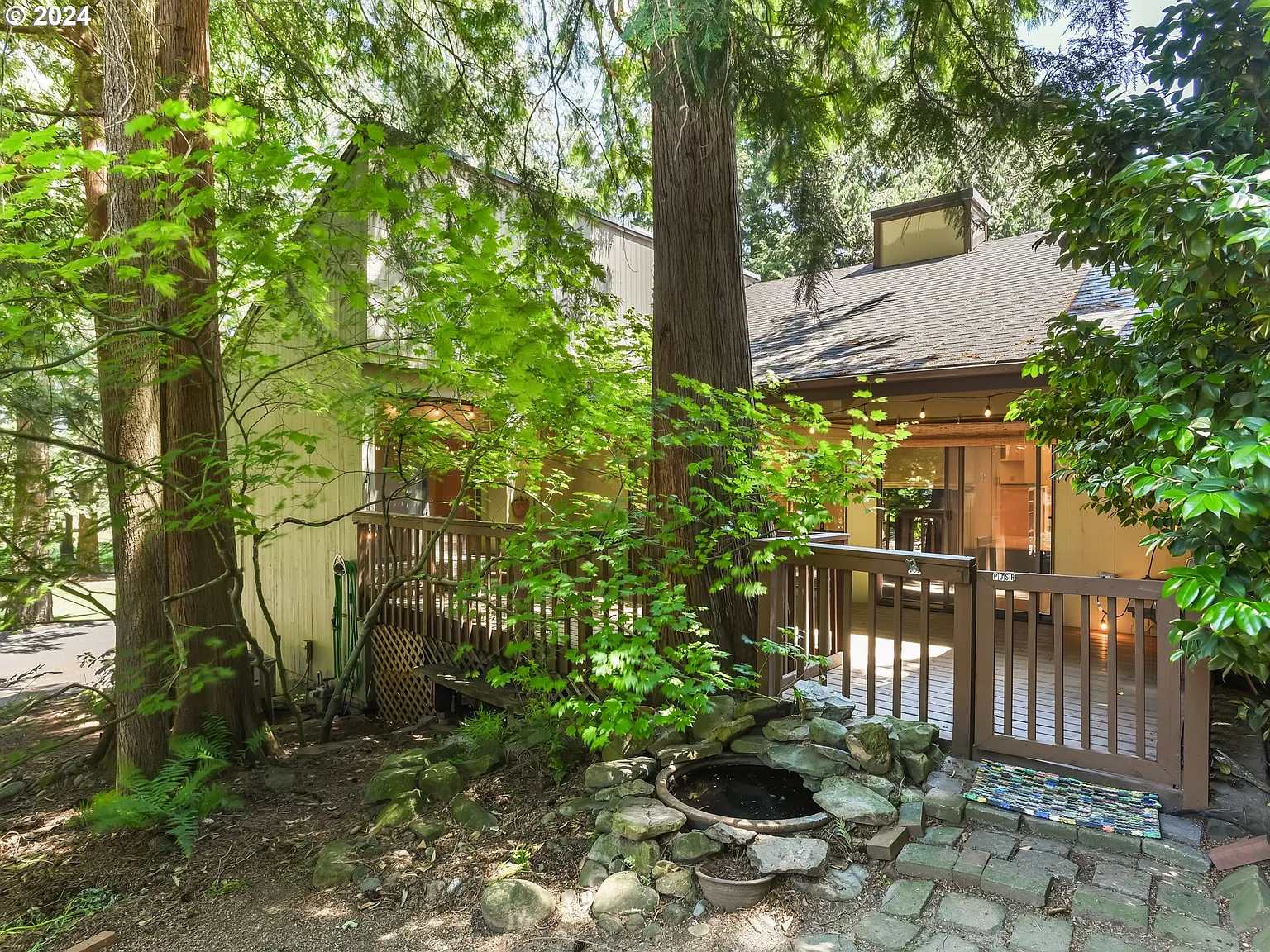 13515 NE Regents Dr photo 1