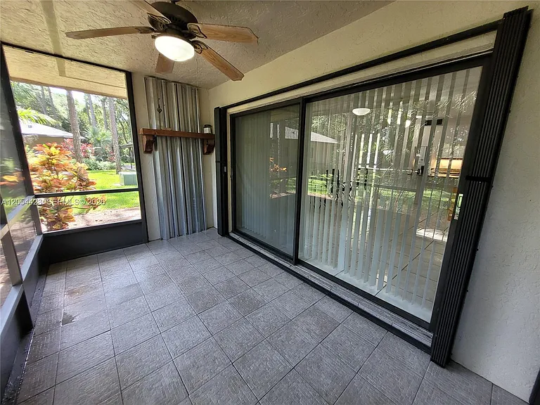 7523 Greenlake Way #C — Photo 26