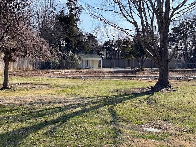 1st image of 2612 Dorchester Dr