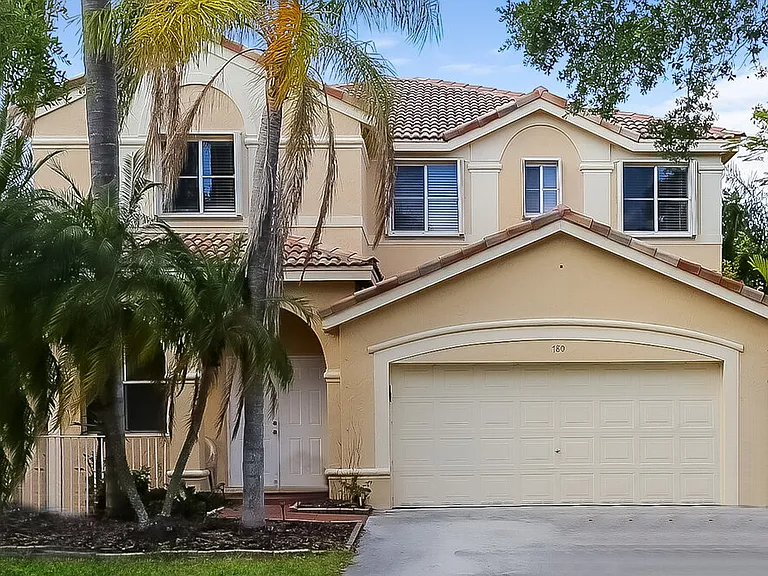 780 Tanglewood Cir — Photo 1